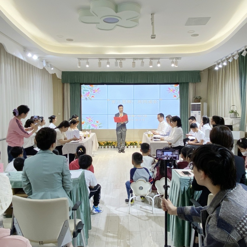 主持人.jpg 主持人.jpg